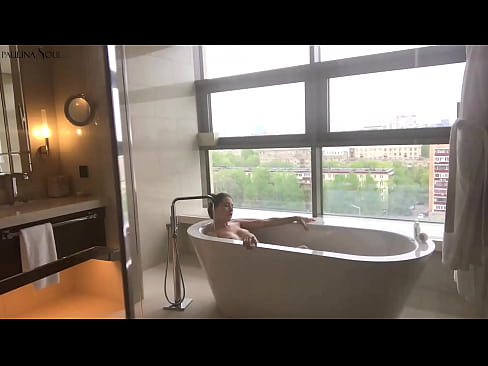 ❤️ Pitikek mezin Bi dilgermî pizika xwe di serşokê de dihejîne ❤️❌ Vîdyoyê porno li porno ku.myteporn.ru ❌️❤