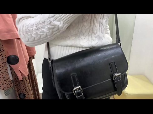 ❤️ Masturbasyona giştî ya keçika ciwan FeralBerry bi dilopek li jûreya fitarê ❤️❌ Vîdyoyê porno li porno ku.myteporn.ru ❌️❤